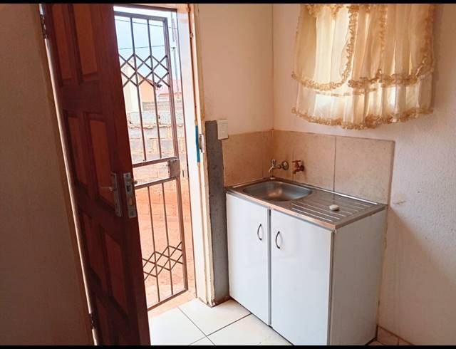 3 BEDROOM HOUSE FOR SALE IN EVATON WEST